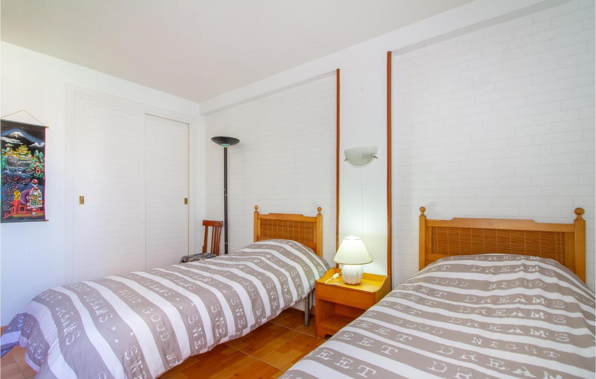 Stunning Apartment In Gandia With Kitchen Luaran gambar